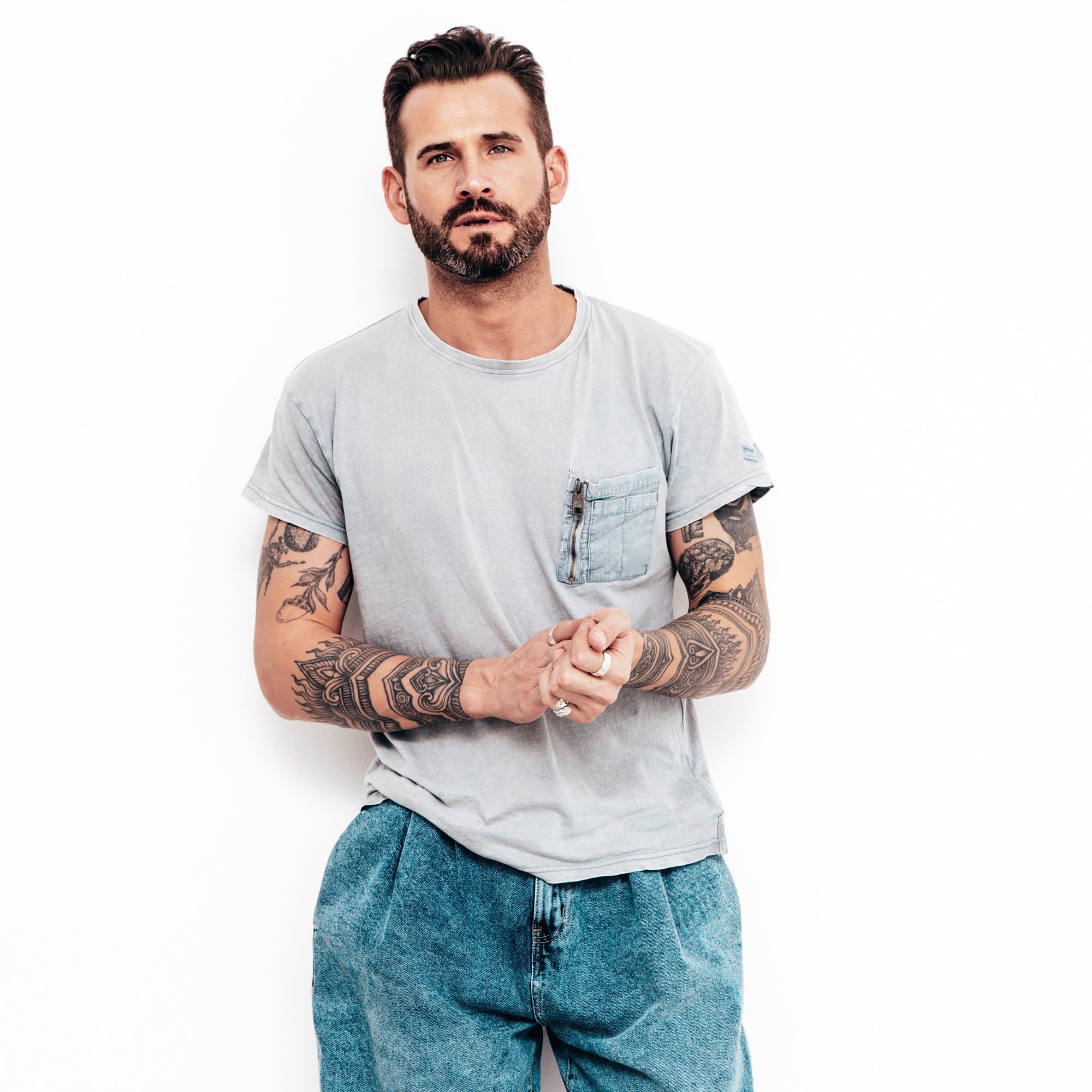 catalog-categories-fashion-men-men-apparel-men-tshirts-gray-t-shirt-gray-t-shirt-1.jpg - 4d62f80a