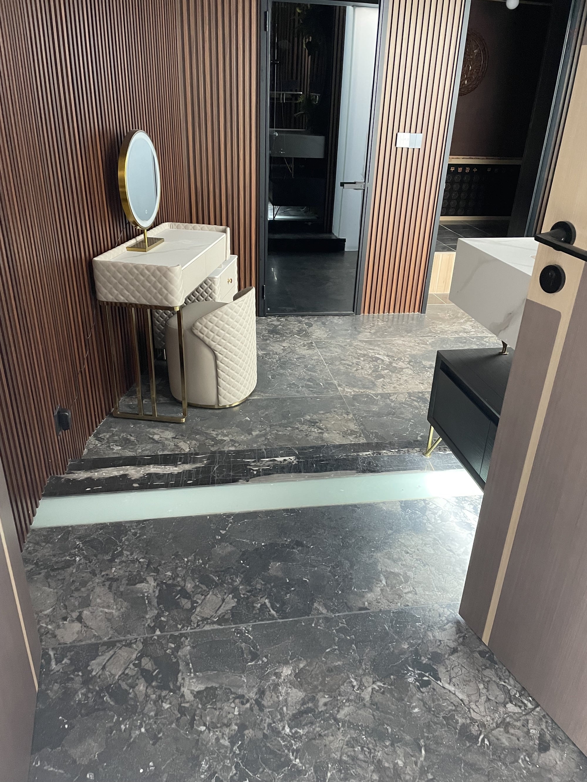 assets-demos-17-v2-Gallery-8.jpg - 0d828879
