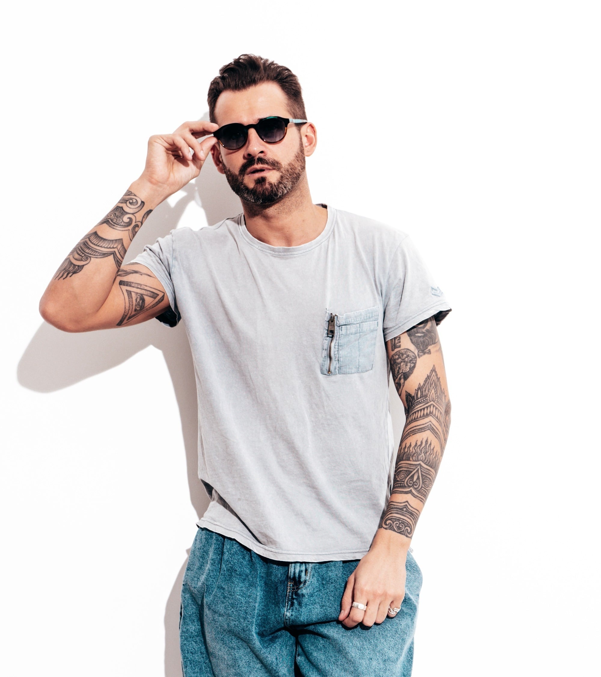 catalog-categories-fashion-men-men-apparel-men-tshirts-gray-t-shirt-gray-t-shirt-4.jpg - 776bbc2c
